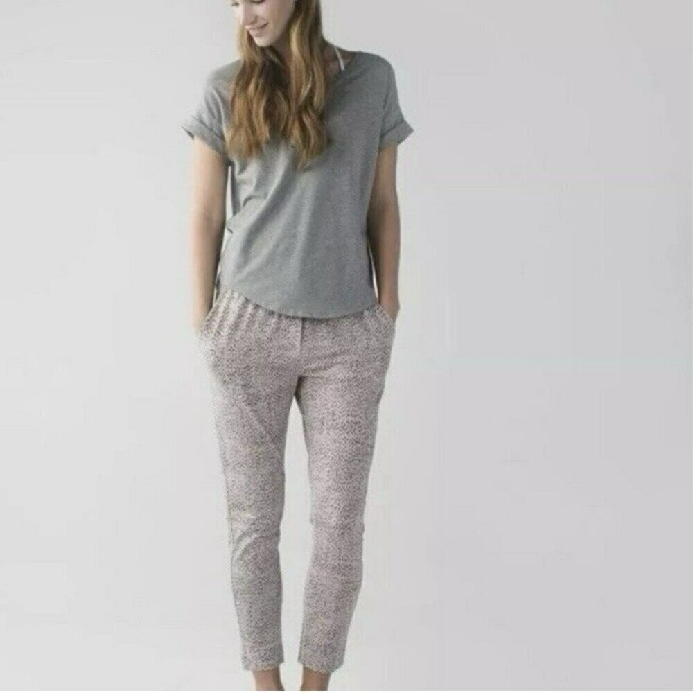 Lululemon Jet Crop Slim Dottie Dash Grain Size 4 EUC